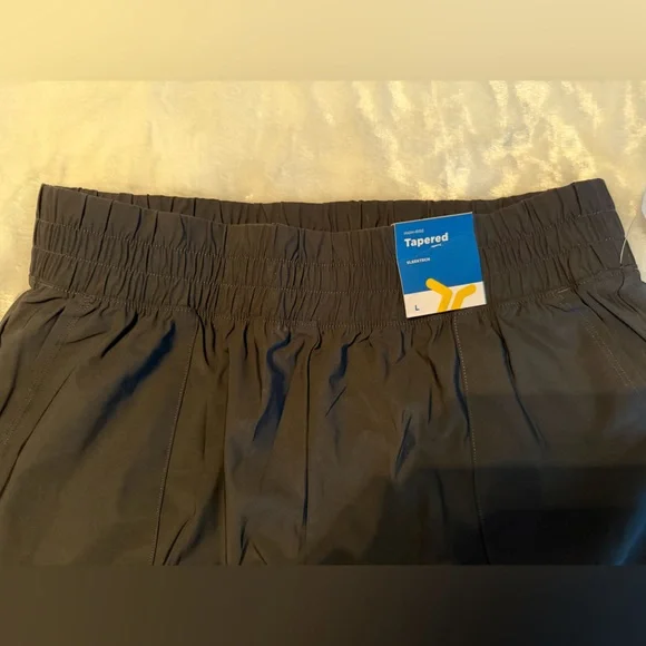 Old Navy Black Women's Joggers - Picture 8 of 15